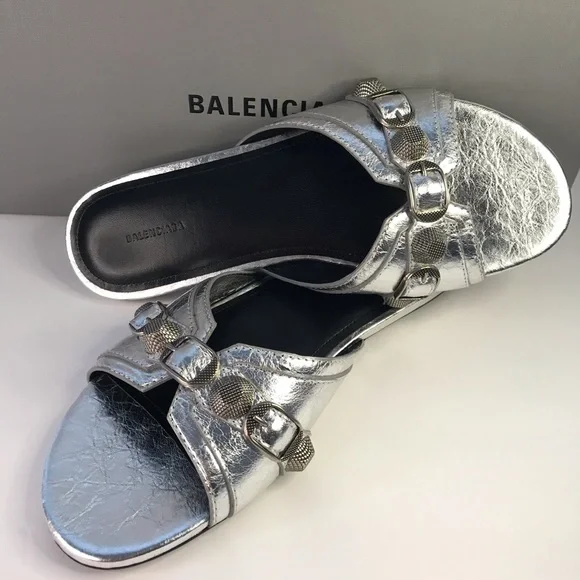 New Authentic BALENCIAGA
Cagole embellished metallic textured-leather sandals - Picture 8 of 15